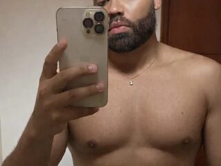 LucaLaurent live webcam thumbnail