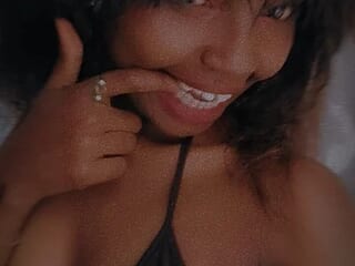 LuchitaHottie live webcam thumbnail