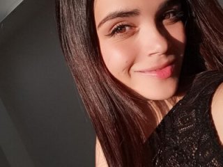 LucianaMoreau live webcam thumbnail
