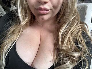 LucieLouBabe live webcam thumbnail