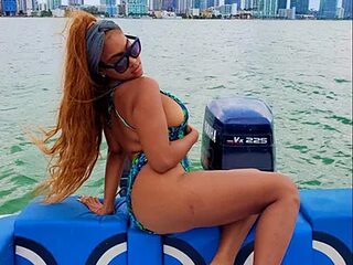 LuckyAriela live webcam thumbnail