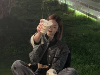LucyKI live webcam thumbnail