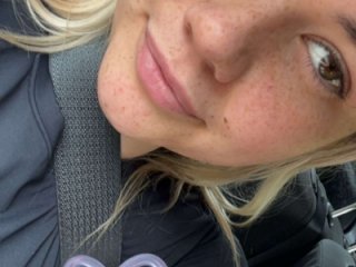 LucyLee2323 live webcam thumbnail