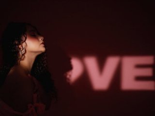 LucyLovelyy live webcam thumbnail