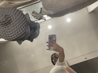 Lucy_699 live webcam thumbnail