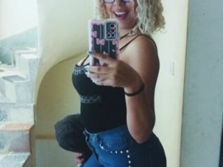 Lucy_White__ live webcam thumbnail
