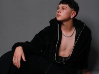 Luke_Howland live webcam thumbnail