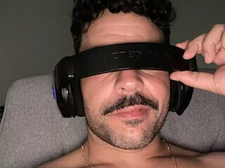 Lulu_moustache live webcam thumbnail