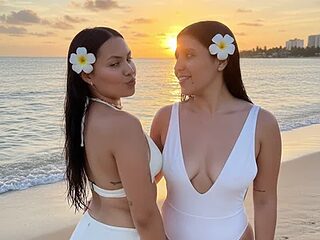 LunaANDMaria live webcam thumbnail