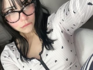 LunaMilav live webcam thumbnail