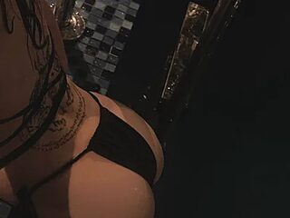 LunaRossaa live webcam thumbnail