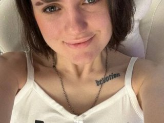 Luna_Loveee live webcam thumbnail