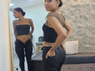 Luna_Tylor live webcam thumbnail