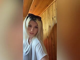 LunaaKiss live webcam thumbnail