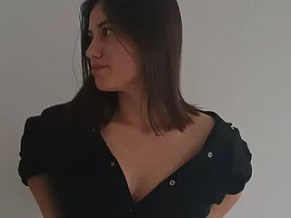 Lunaa_Babygirl live webcam thumbnail