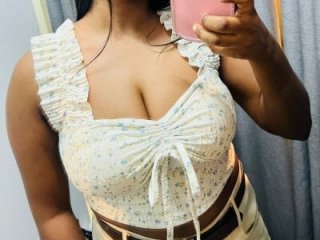 LustInLips live webcam thumbnail