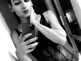 LuvLayla live webcam thumbnail