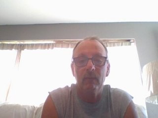 Luvstrokingoncam live webcam thumbnail