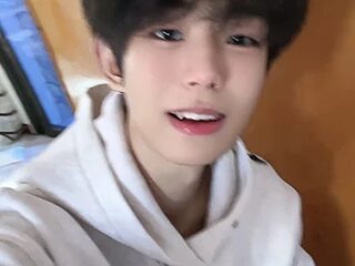 lu111222 live webcam thumbnail