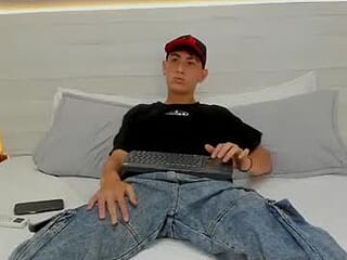 lucas_red live webcam thumbnail