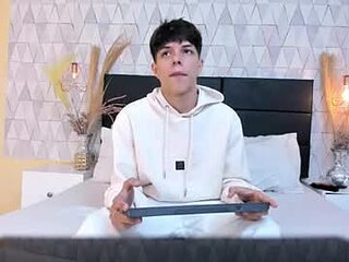 lucasopry live webcam thumbnail