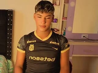 lucca_ebony live webcam thumbnail