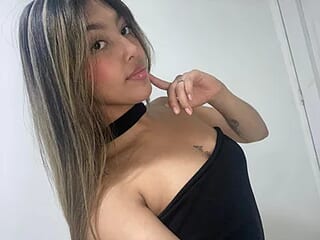 lucianaa_19 live webcam thumbnail