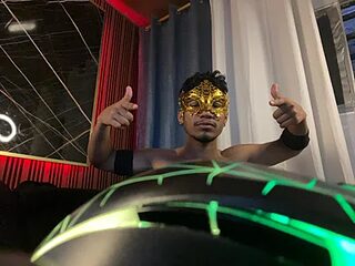 lucianoroblesvip live webcam thumbnail