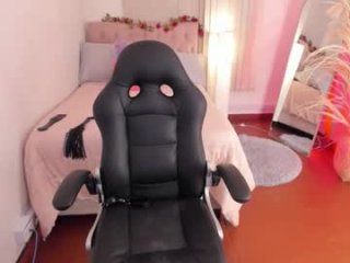 lucie_harper live webcam thumbnail