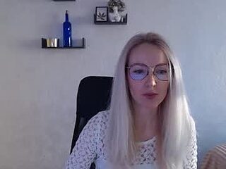 luckcristal live webcam thumbnail