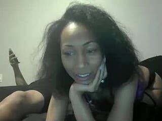 lucky_london live webcam thumbnail
