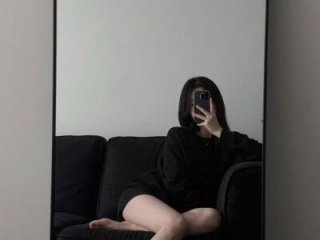 lucy2027 live webcam thumbnail