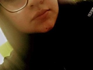 lucy23__ live webcam thumbnail