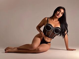 lucy_davies live webcam thumbnail