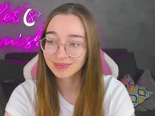 lucyy_green live webcam thumbnail