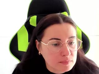 lucyycharm live webcam thumbnail