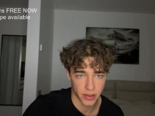 lukedesirable live webcam thumbnail