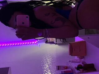 luludolll live webcam thumbnail