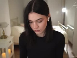 luna_ai live webcam thumbnail