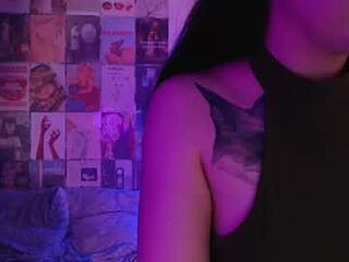 luna_limerence live webcam thumbnail