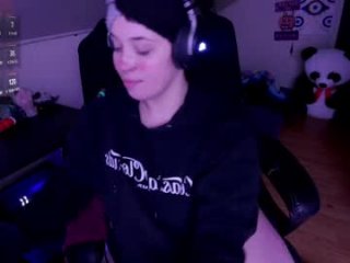 lunalaneee live webcam thumbnail