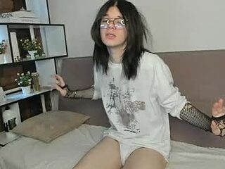 lunaroffset live webcam thumbnail