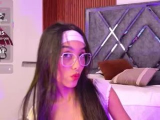 lunavelour_ live webcam thumbnail