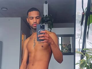 luxvibes live webcam thumbnail