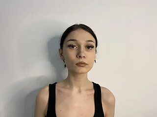 LynnCiprian live webcam thumbnail