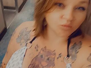 LyricRose85 live webcam thumbnail