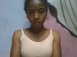 lydie856696 live webcam thumbnail
