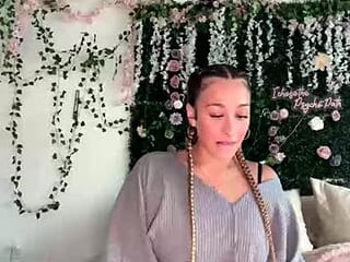 lyracovee live webcam thumbnail