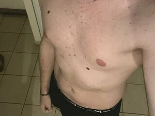 M0del_12 live webcam thumbnail
