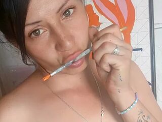 Madan_manyi live webcam thumbnail